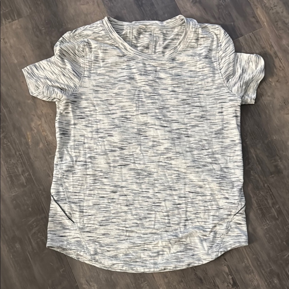 Lululemon t shirt size 4